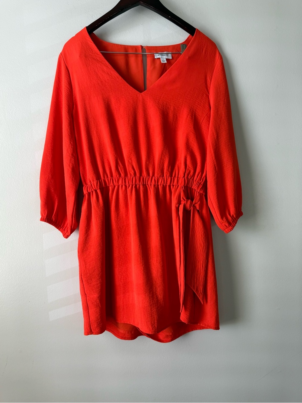 Evereve Women’s V-Neck Tie-Waist Romper Orange/Red Size Large EUC